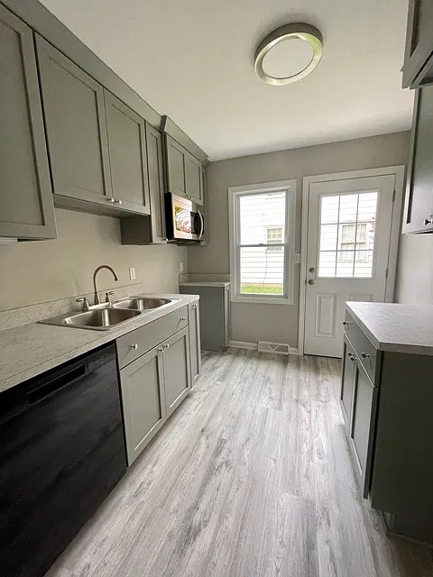 2 bed, 920 sqft, $940 — Photo 2