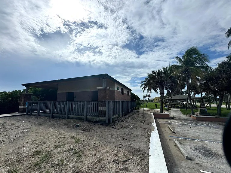 1115 S Ocean Dr #3 — Photo 34