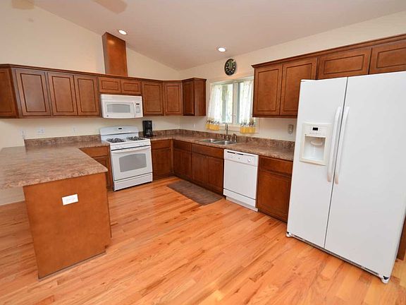 4th image of 300 Nedley St
