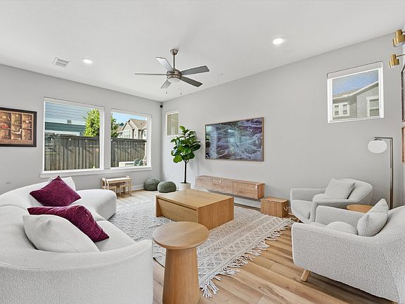 3rd image of 2502 Eason Ln