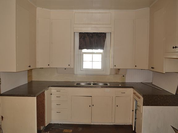 3rd image of 2211 E South St