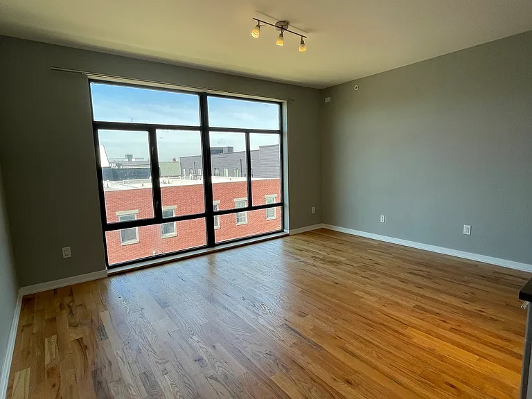 531 N Budd St #3F — Photo 7