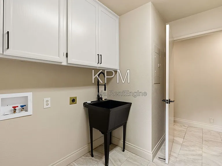 3342 Cove Cir — Photo 49
