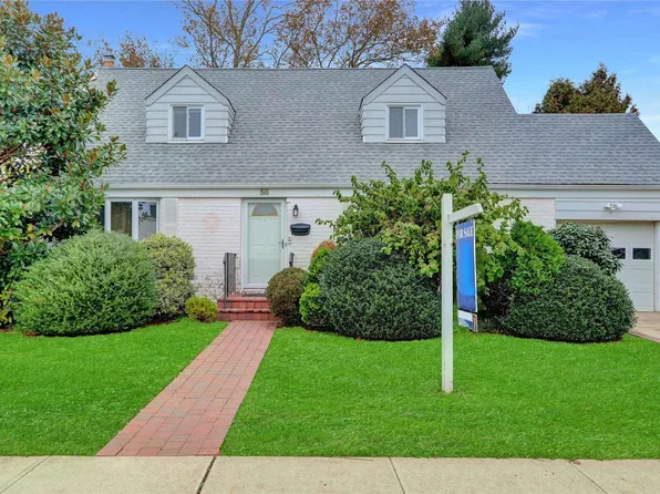 58 Knowles Street, Plainview, NY 11803