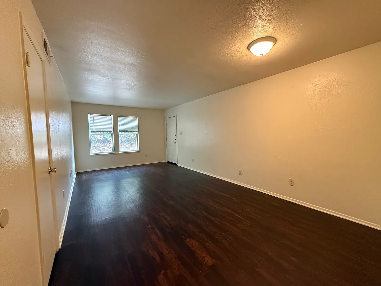 2 bed, 833 sqft, $1,100 — Photo 1