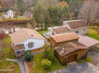 65 Texas Palmyra Hwy, Hawley, PA 18428