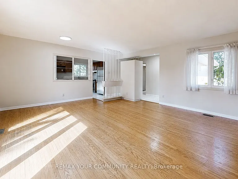 98 Wigmore Dr — Photo 3