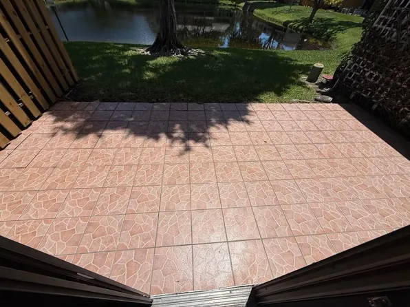 5006 S University Dr, Davie, FL 33328