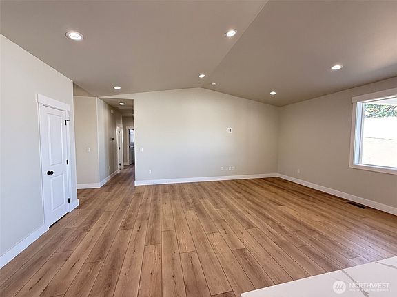 3rd image of 133 Juanita Way
