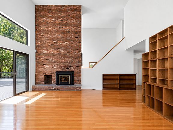 2nd image of 16 Devonshire Ln