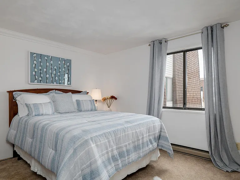 Niagara Apartments — Photo 6