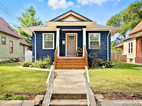 210 Orchard St, Elgin, IL 60123