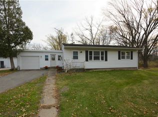 93 School St, Victor, NY 14564