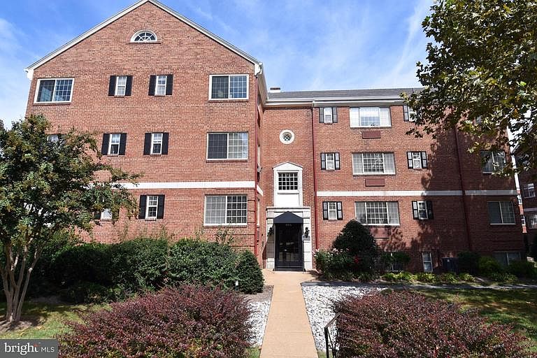 1st image of 820 S Washington St APT A226
