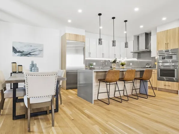 52 Aberdeen St #1, Newton, MA 02461