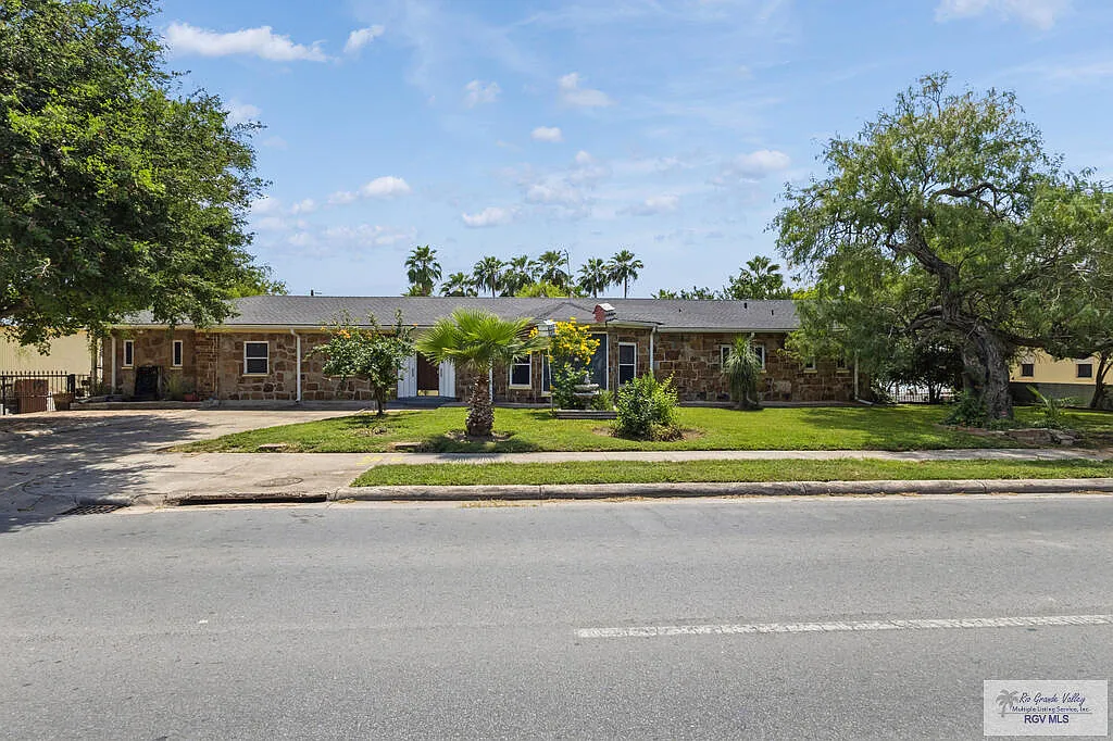2 bed, 1.0 bath, 5325 sqft, $1,600 — Photo 1