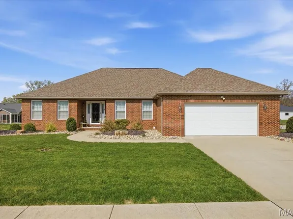 716 Wedgewood Ln, Trenton, IL 62293