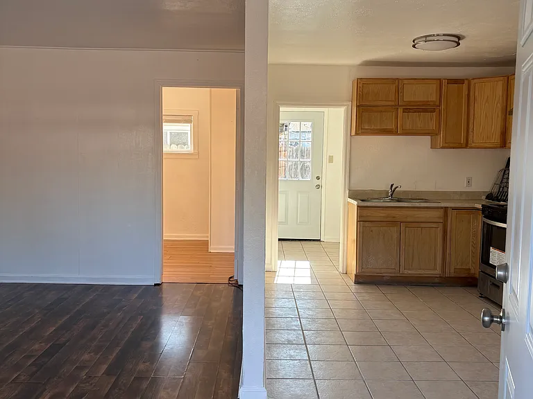 123 Leslie St #B — Photo 7