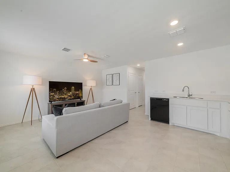 8746 Texas Risinger Dr — Photo 9