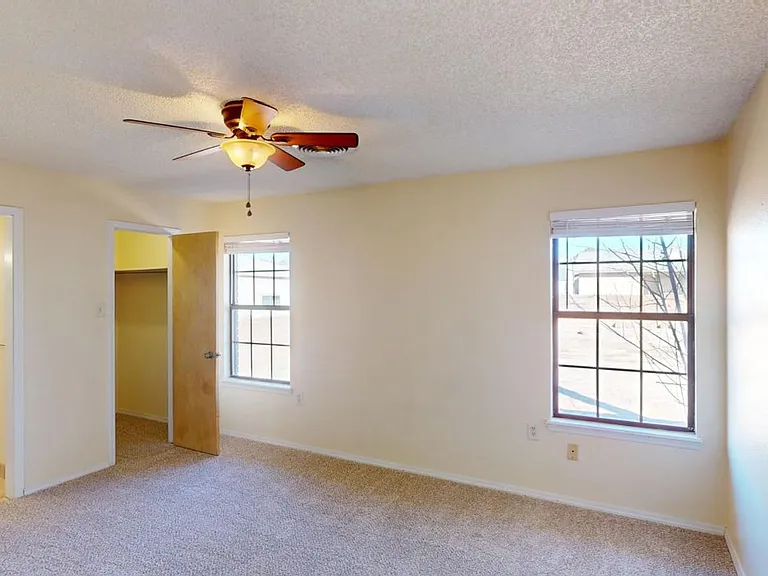 1460 Lindberg Ave — Photo 17