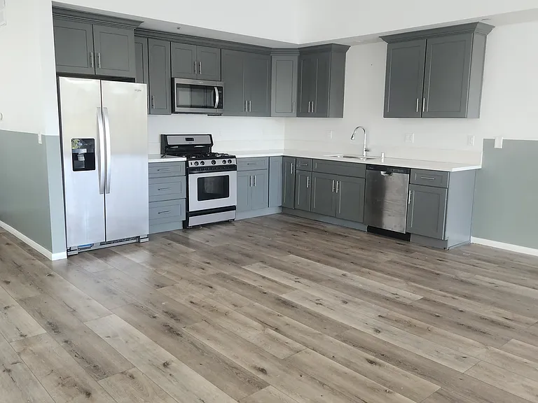 5239 Huntington Dr N — Photo 8