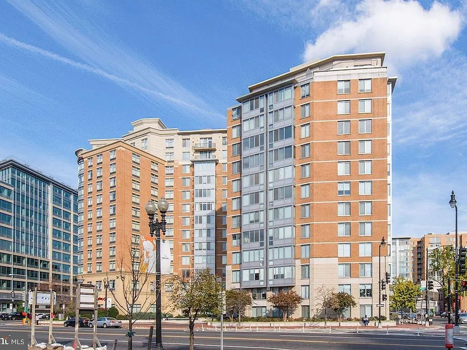 555 Massachusetts Ave NW #405