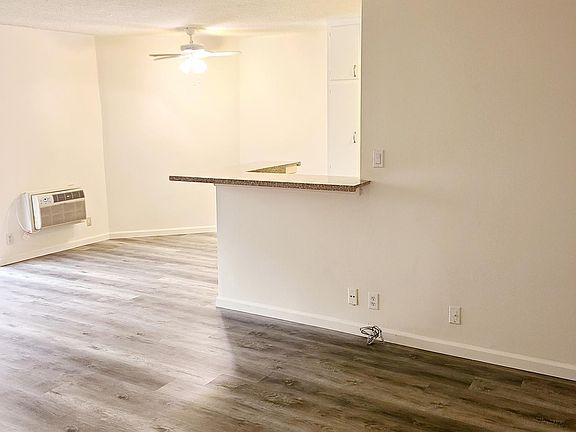 5th image of 21700 Roscoe Blvd #105