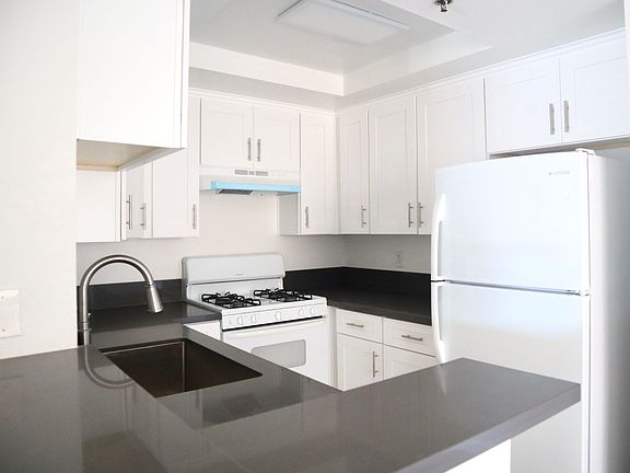 2nd image of 420 S Harvard Blvd #302