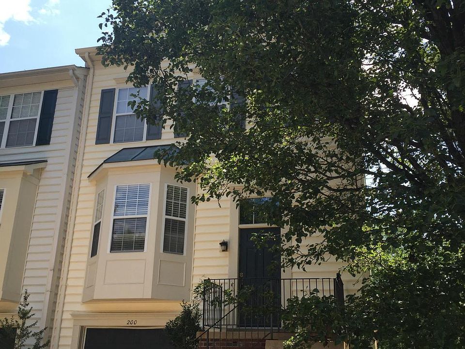 1st image of 200 Park Brook Ct