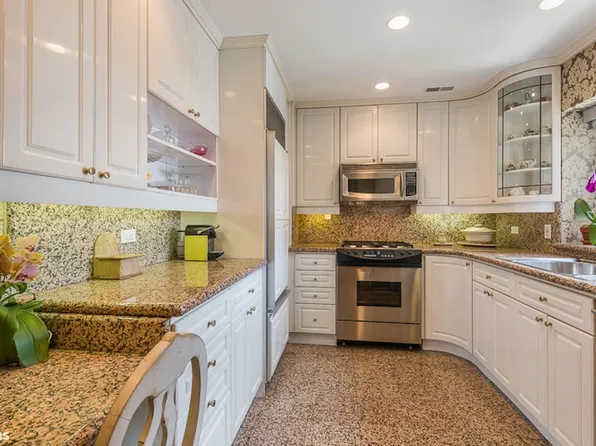 425 East 58th Street 22G image 3 of 7