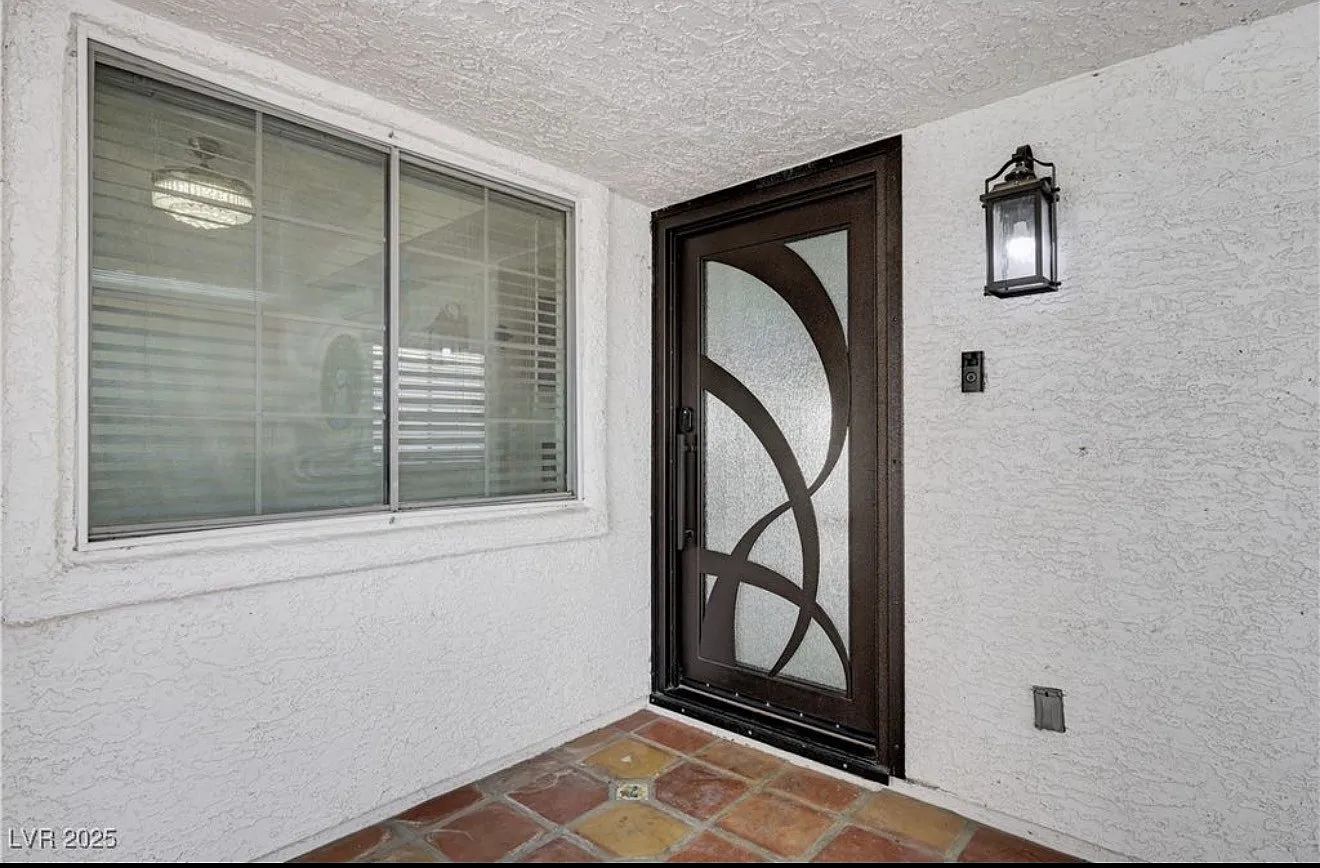 3 bed, 1445 sqft, $2,860 — Photo 4