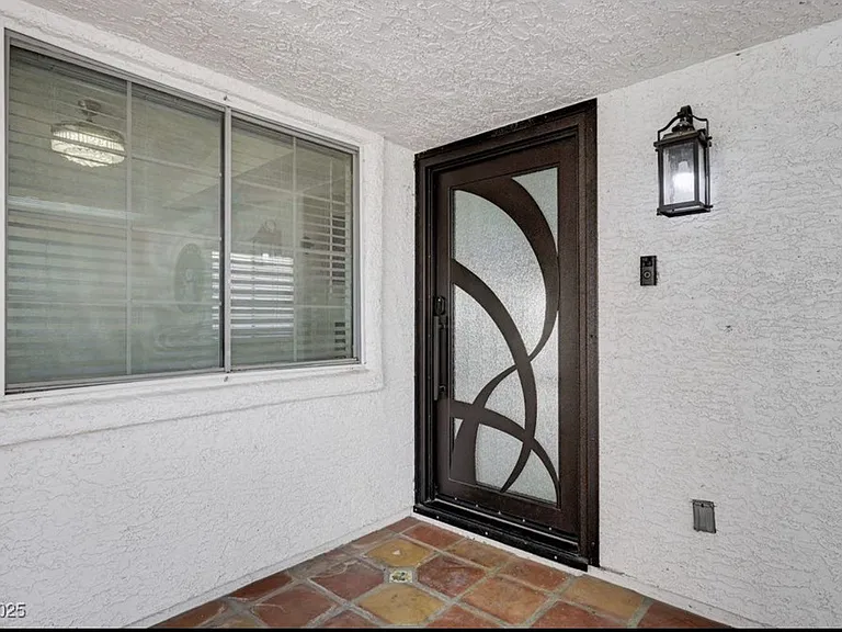 2268 Welsey Manor Dr — Photo 4