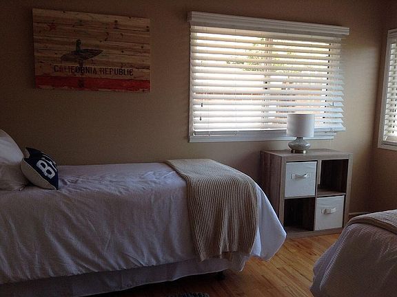 Second bedroom 2 twins