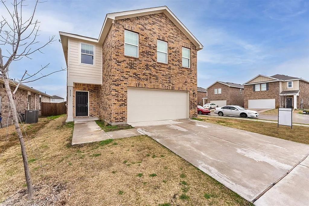 4 bed, 2200 sqft, $2,500 — Photo 1