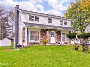 17 Rudolph Ct, Cohoes, NY 12047