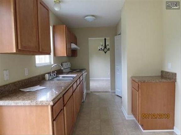 5th image of 371 Woodcote Dr