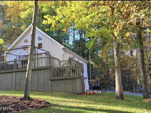 202 Trapper Springs Cir, Drums, PA 18222