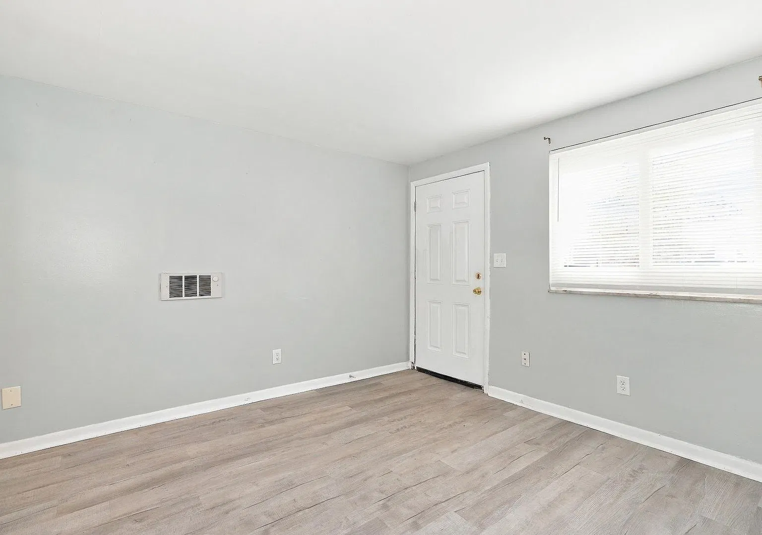 143 Stevens Ave — Photo 4