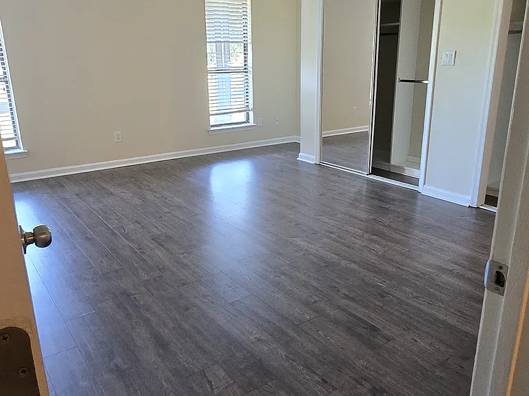 3814 Summerwood Ct — Photo 3