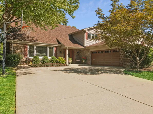 1102 E Waverly Dr, Arlington Heights, IL 60004