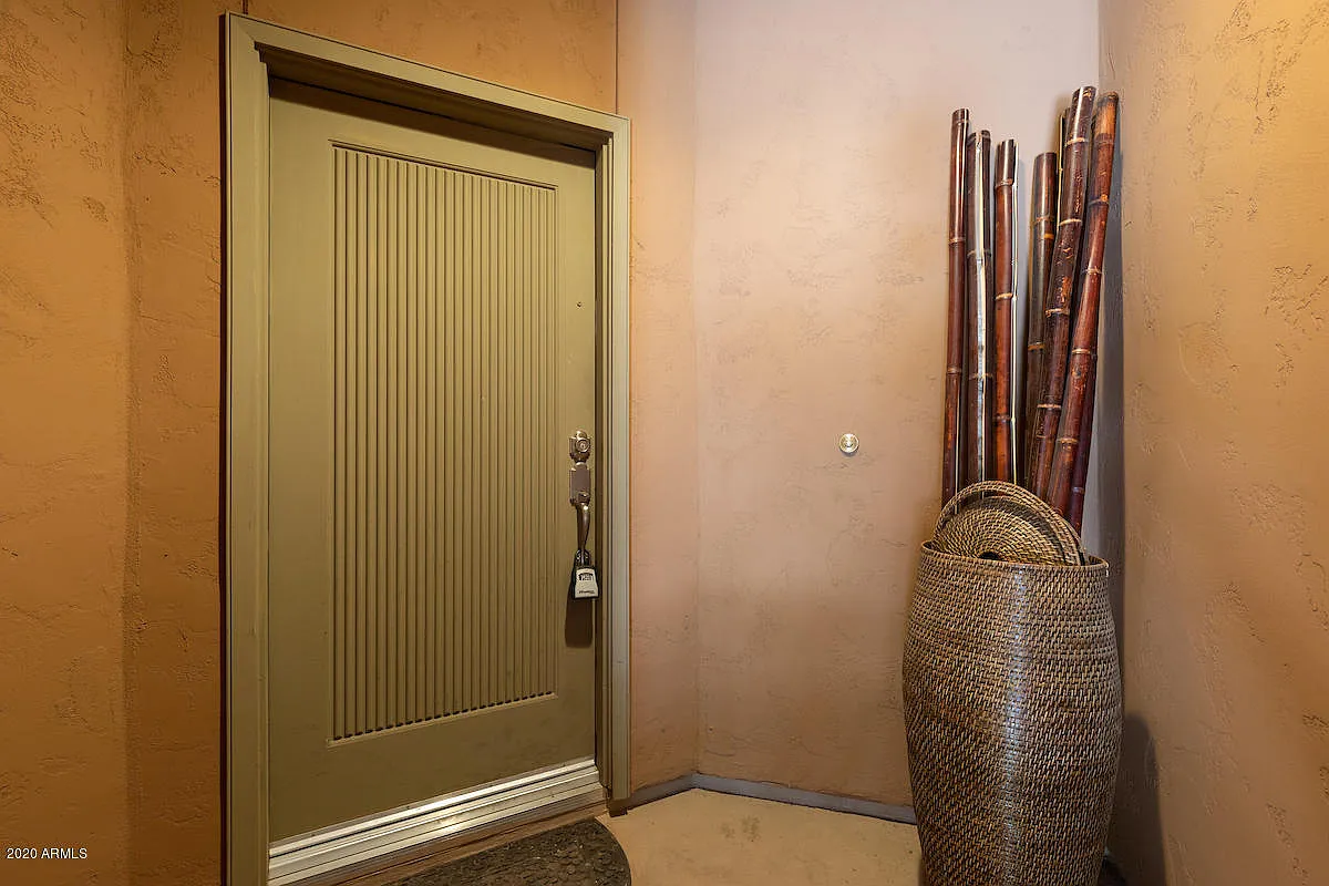 3 bed, 2.0 bath, 1843 sqft, $4,000 — Photo 3