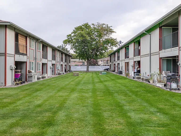 Irving Place Apartments — Photo 85