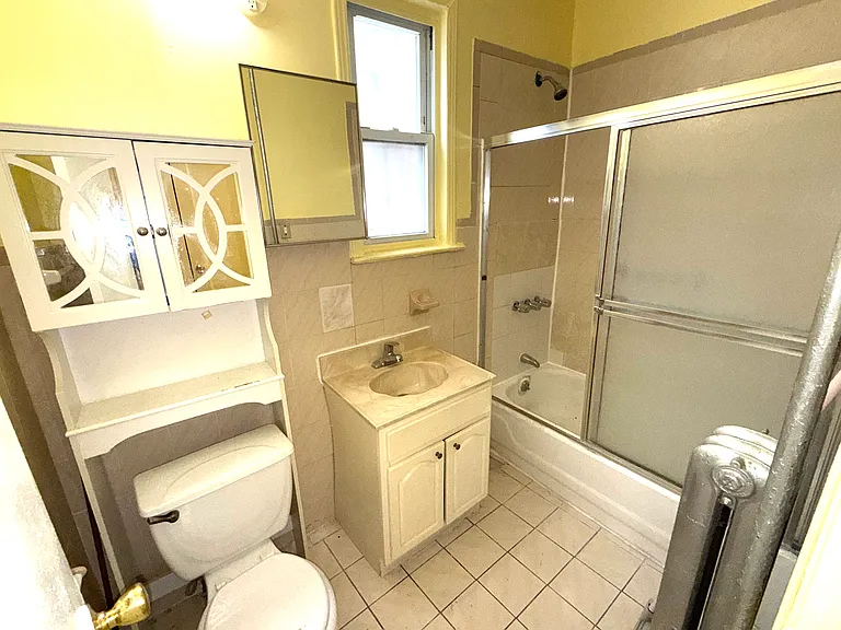 146 E 38th St #1 — Photo 15