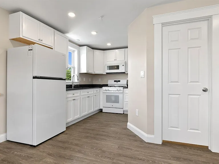28 Poplar St #9 — Photo 8
