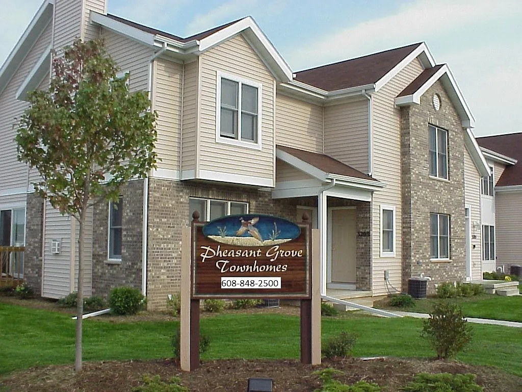1 bed, 1.5 bath, 1310 sqft, $1,900 — Photo 3