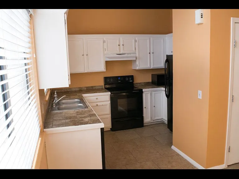 3755 Genoa Cir #C — Photo 6