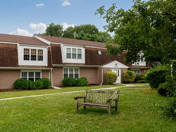 9 Pleasant Park Avenue APT 2I, Hyannis, MA 02601