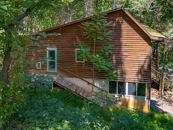 4th image of 448 Hollow Ln
