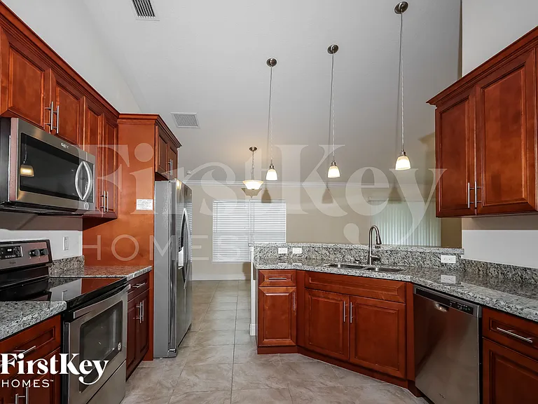 1262 SW San Esteban Ave — Photo 5
