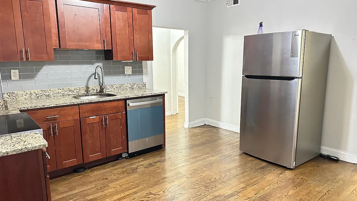 Building Photo - 3110 Washington St #3